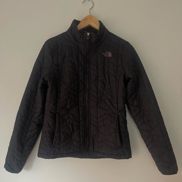 The North Face Quilted Puffer Jacket - Picture 12 of 12